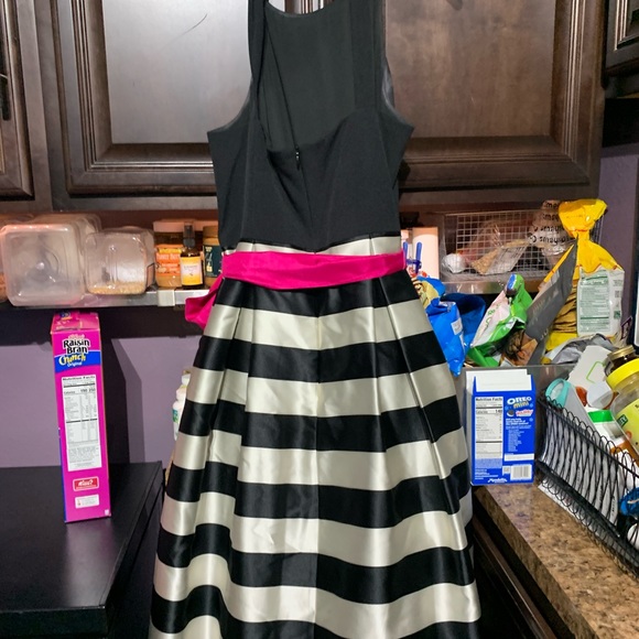 Beautiful dress! Worn once good quality. Full length - Picture 1 of 4